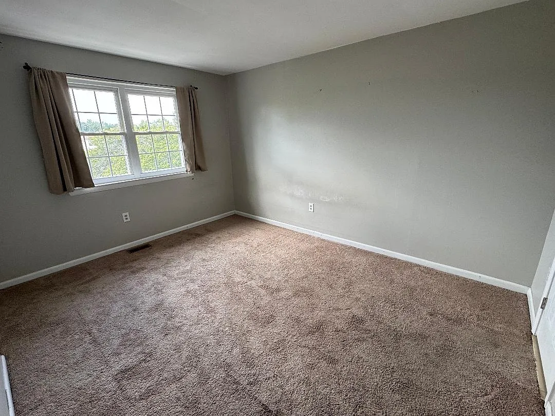 4 bed, 3.5 bath, 1745 sqft, $950 — Photo 3