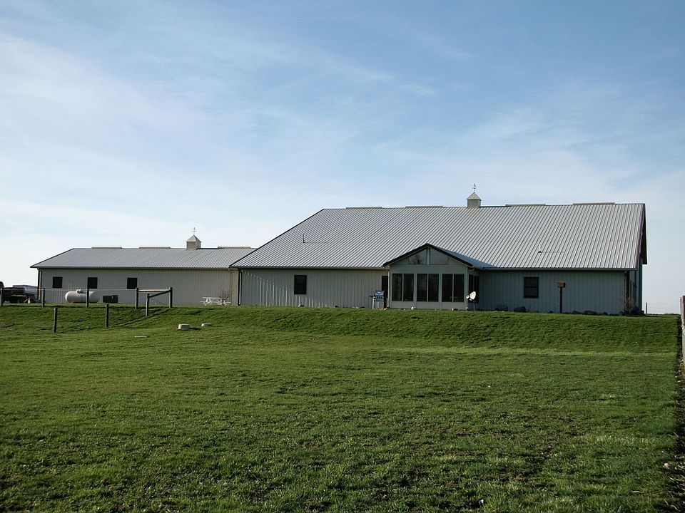 1800 sq ft of living space, barn and indoor all under 1 roof!