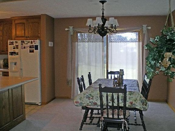 3rd image of 689 Dennis Cir