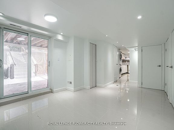 4th image of 12 Gondola Cres #Basement