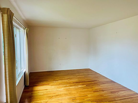 3rd image of 40547 Orangelawn Ave