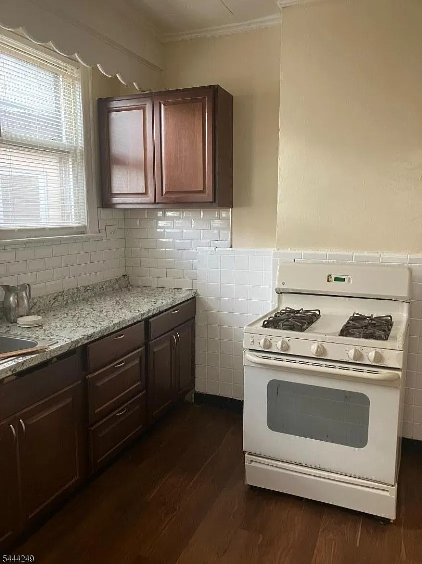 2 bed, 1.0 bath, $2,000 — Photo 1