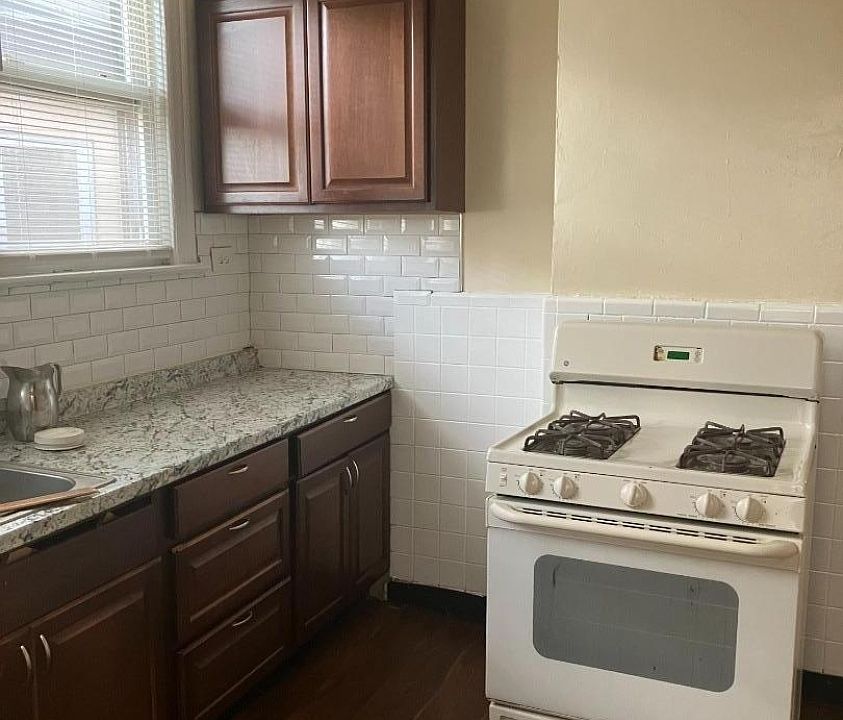 1st image of 407 William St