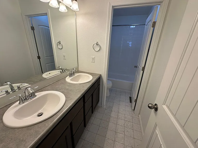 7226 Rim Bluff Ln — Photo 26
