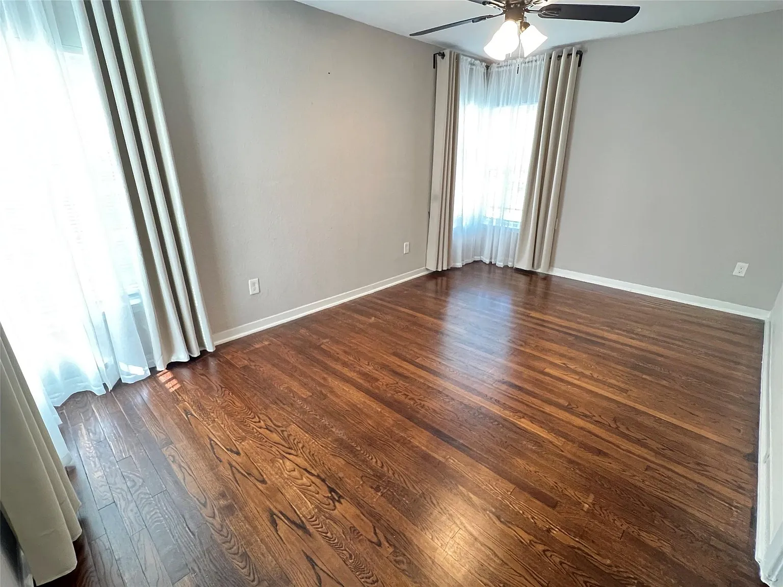 2 bed, 1.0 bath, 920 sqft, $1,580 — Photo 4