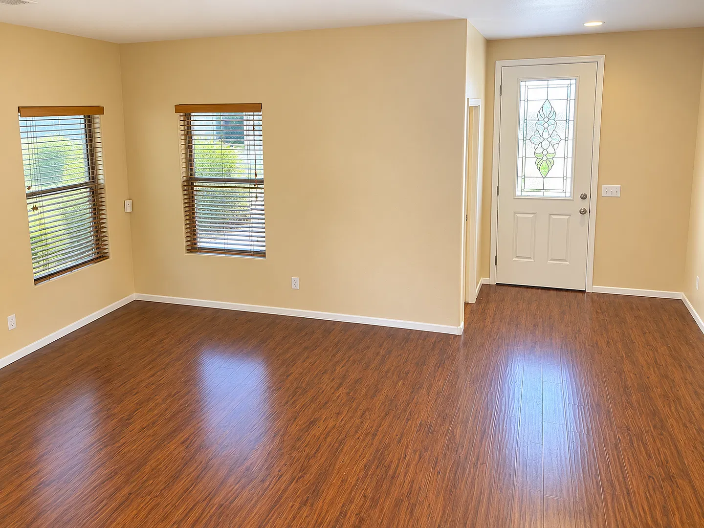 3 bed, 2.5 bath, 1993 sqft, $2,100 — Photo 3