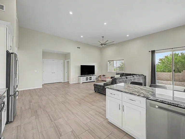 208 S Montgomery Pl — Photo 7