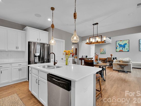 4th image of 663 Highland Ridge Point
