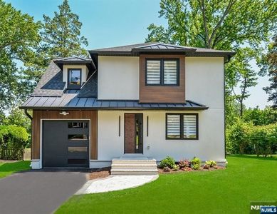 72 Roosevelt St, Cresskill, NJ, 07626