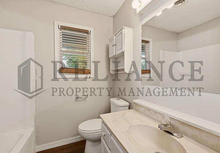 903 E Osie St — Photo 23