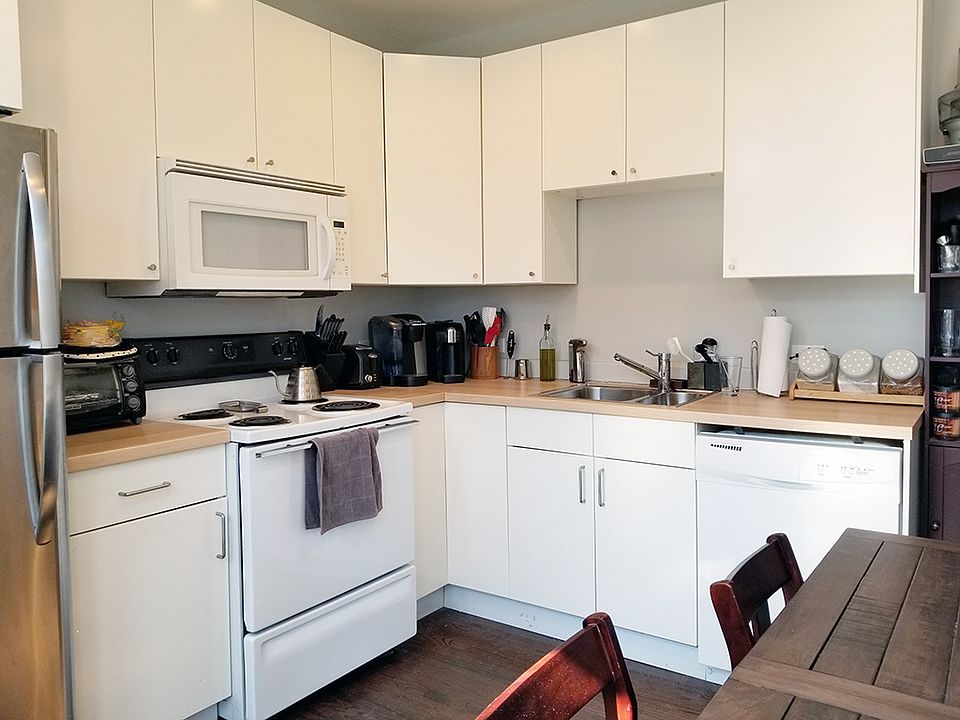 2nd image of 2608 N Magnolia Ave #996458