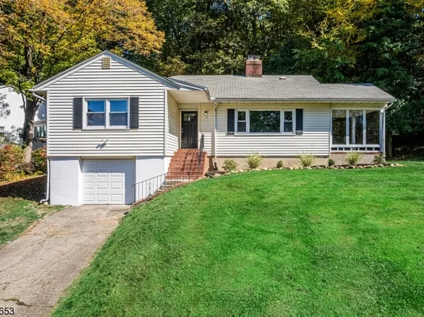 15 Elizabeth Ave, Stanhope Boro, NJ 07874