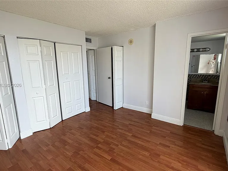 17021 N Bay Rd #914 — Photo 5