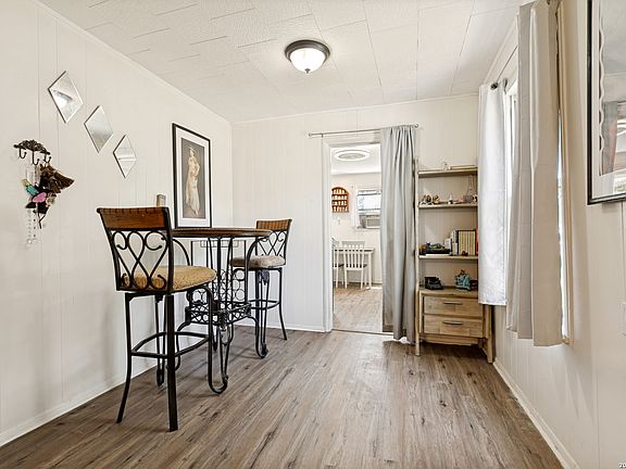 4th image of 202 WAUGH ST