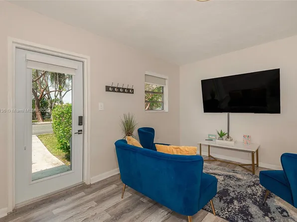 250 NW 14th Way, Dania, FL 33004