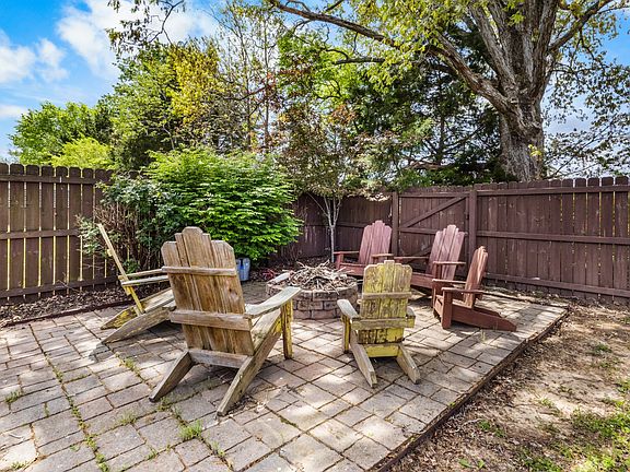 3rd image of 1076 Freedom Dr