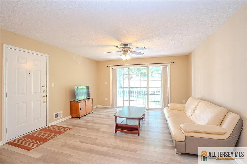 2 bed, 2.0 bath, 1113 sqft, $2,450 — Photo 3
