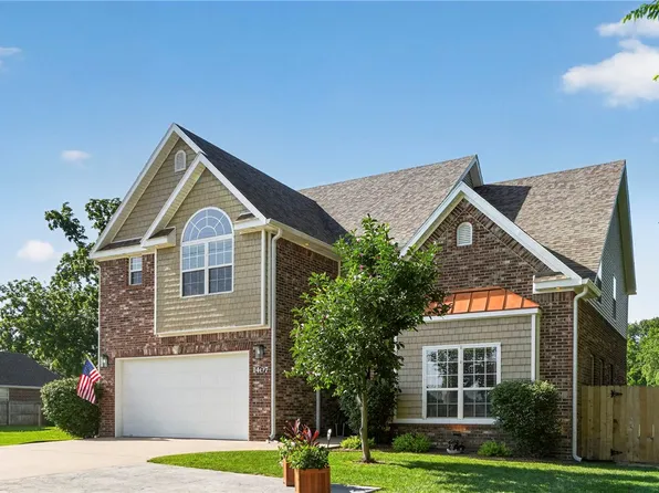 1407 NW 3rd St, Bentonville, AR 72712