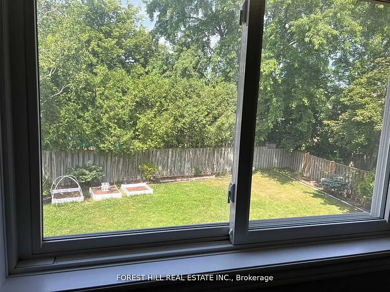 1241 Maple Ridge Dr — Photo 17