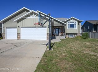 1925 Canyon Dr, Dickinson, ND 58601