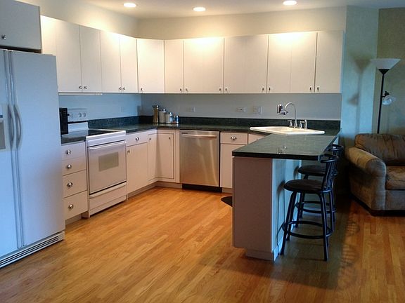 4th image of 300 Circle Ave APT 6C