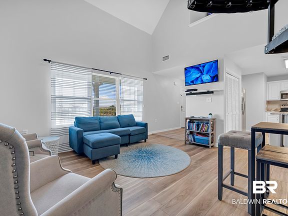 4th image of 1485 W Lagoon Ave Unit 204