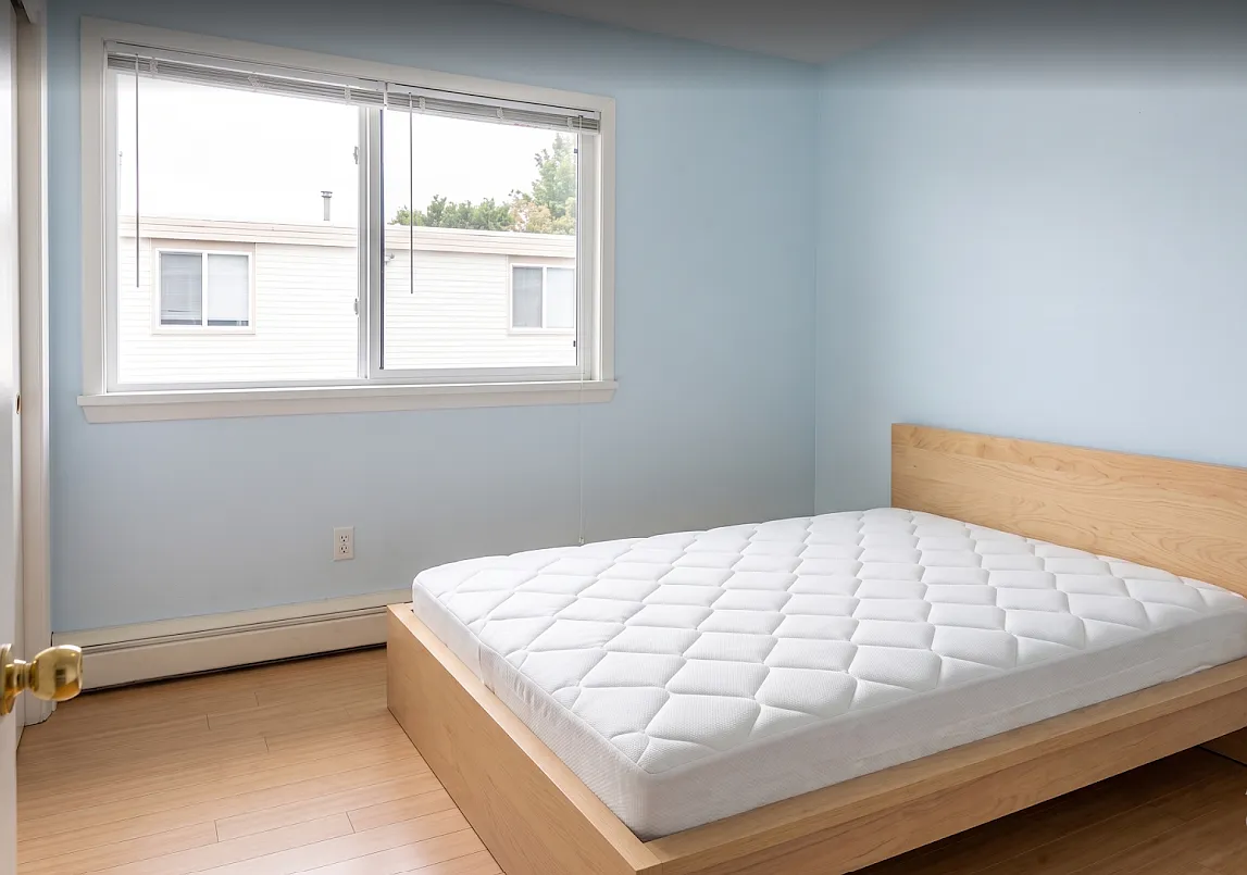 10 bed, 700 sqft, $1,995 — Photo 2