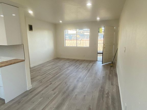 5th image of 4059 Louisiana St #6