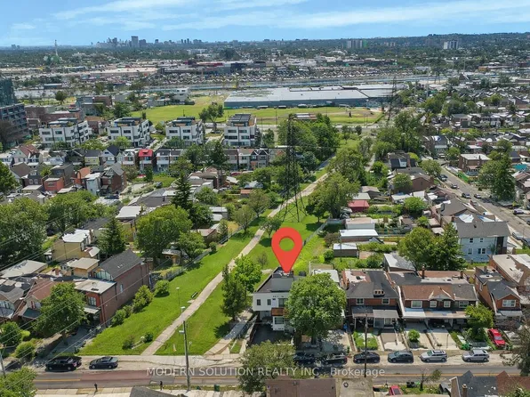 66 Silverthorn Ave, Toronto, ON M6N 3J8