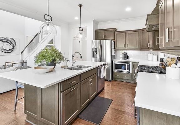 4th image of 784 Plowson Rd