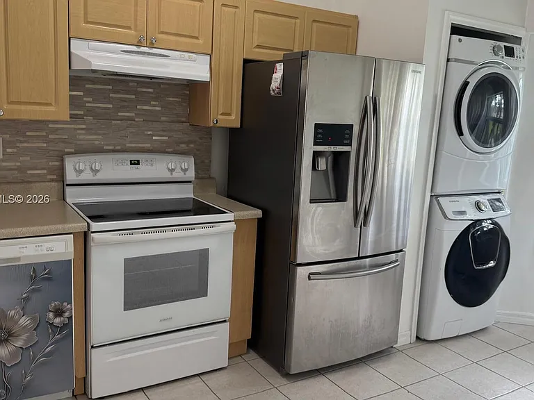1271 SE 27th St #203 — Photo 5