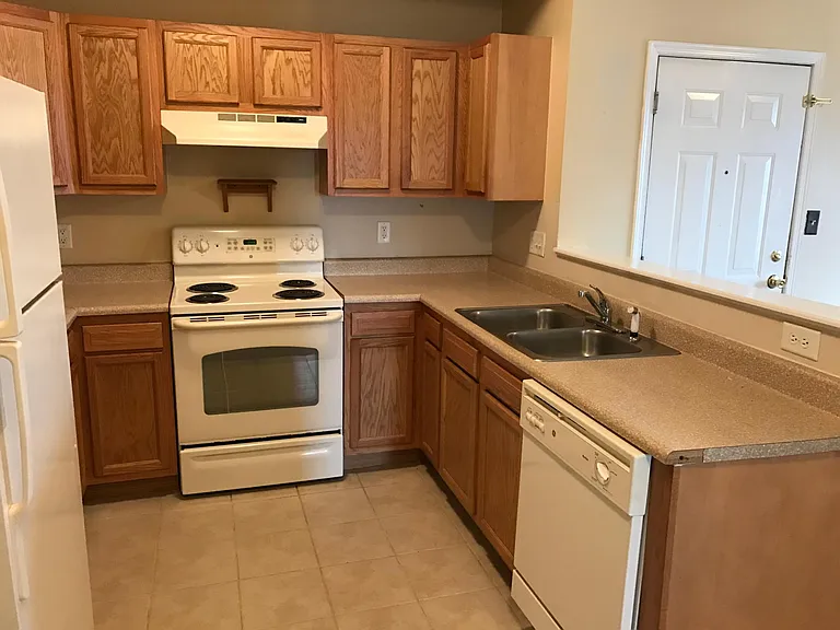 730 Bassett Dr — Photo 5