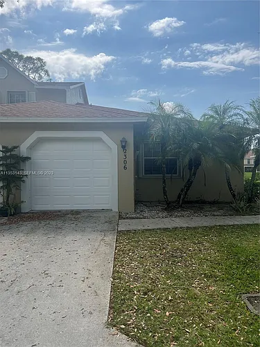 2306 Maplewood Dr Photo 1