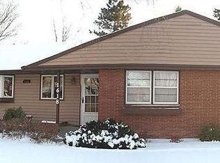 1618 Maple Knoll Dr, Falcon Heights, MN 55113