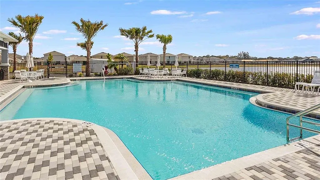 5 bed, 3.0 bath, 2447 sqft, $2,990 — Photo 2