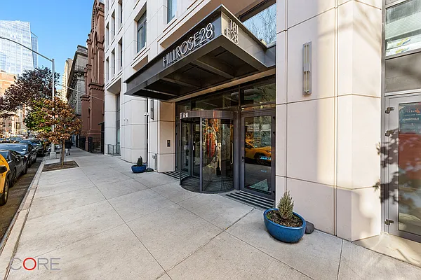 Rented by CORE | media 27