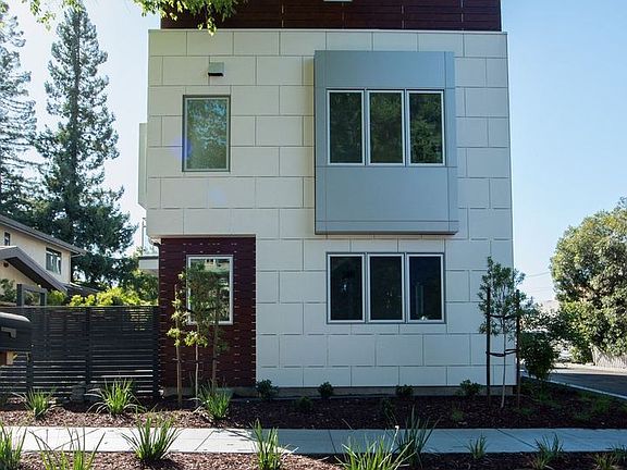 2nd image of 612 College Ave #612
