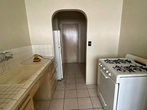 5th image of 279 N Euclid Ave APT 20