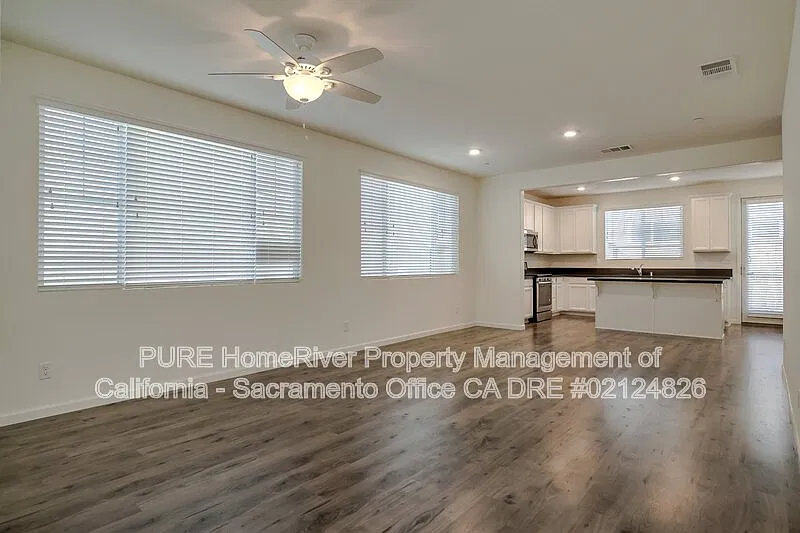 3 bed, 2.5 bath, 1822 sqft, $2,795 — Photo 3