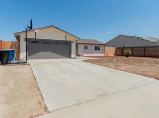 360 Pearl Dr, Lemoore, CA 93245