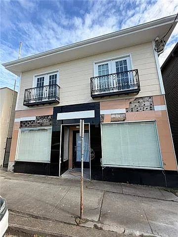 710 1st St