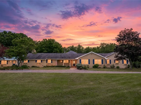 2 Deerfield Rd, Indiana, PA 15701