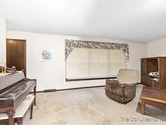 5th image of 14376 James St