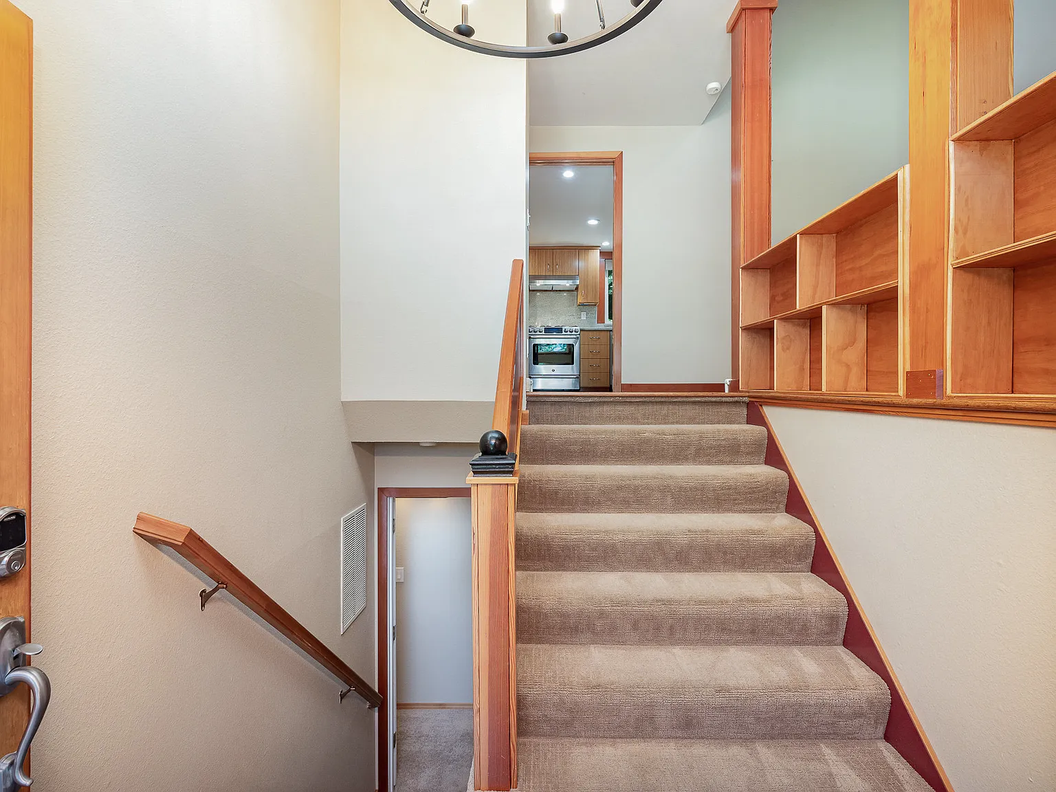 5 bed, 2770 sqft, $4,500 — Photo 2