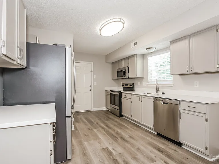 326 Kingville Dr — Photo 7