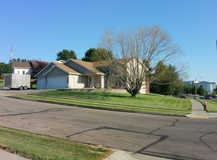 1040 Chambly Ave, Bismarck, ND 58503