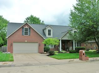 2622 Oak Trail Dr, Newburgh, IN