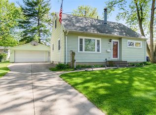 1021 33rd St NE, Cedar Rapids, IA 52402