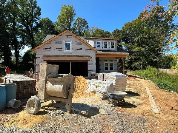 239 Bismarck Ct, Winston Salem, NC 27104