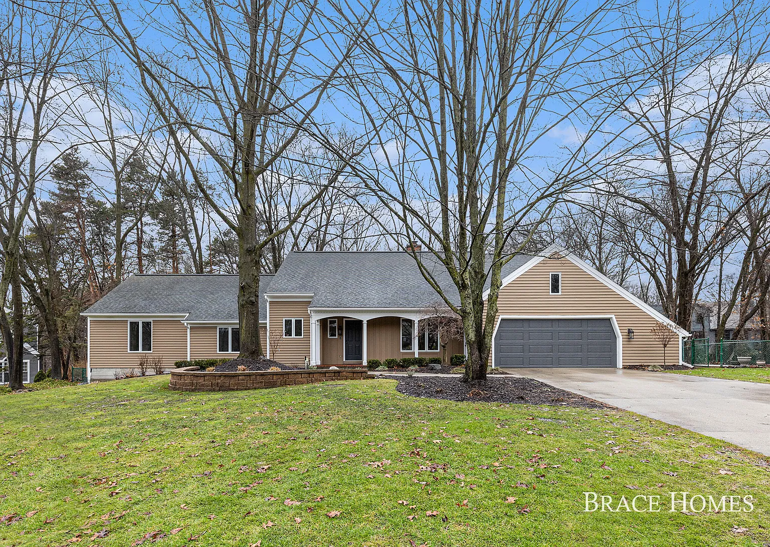 1839 Beard Dr SE photo 1